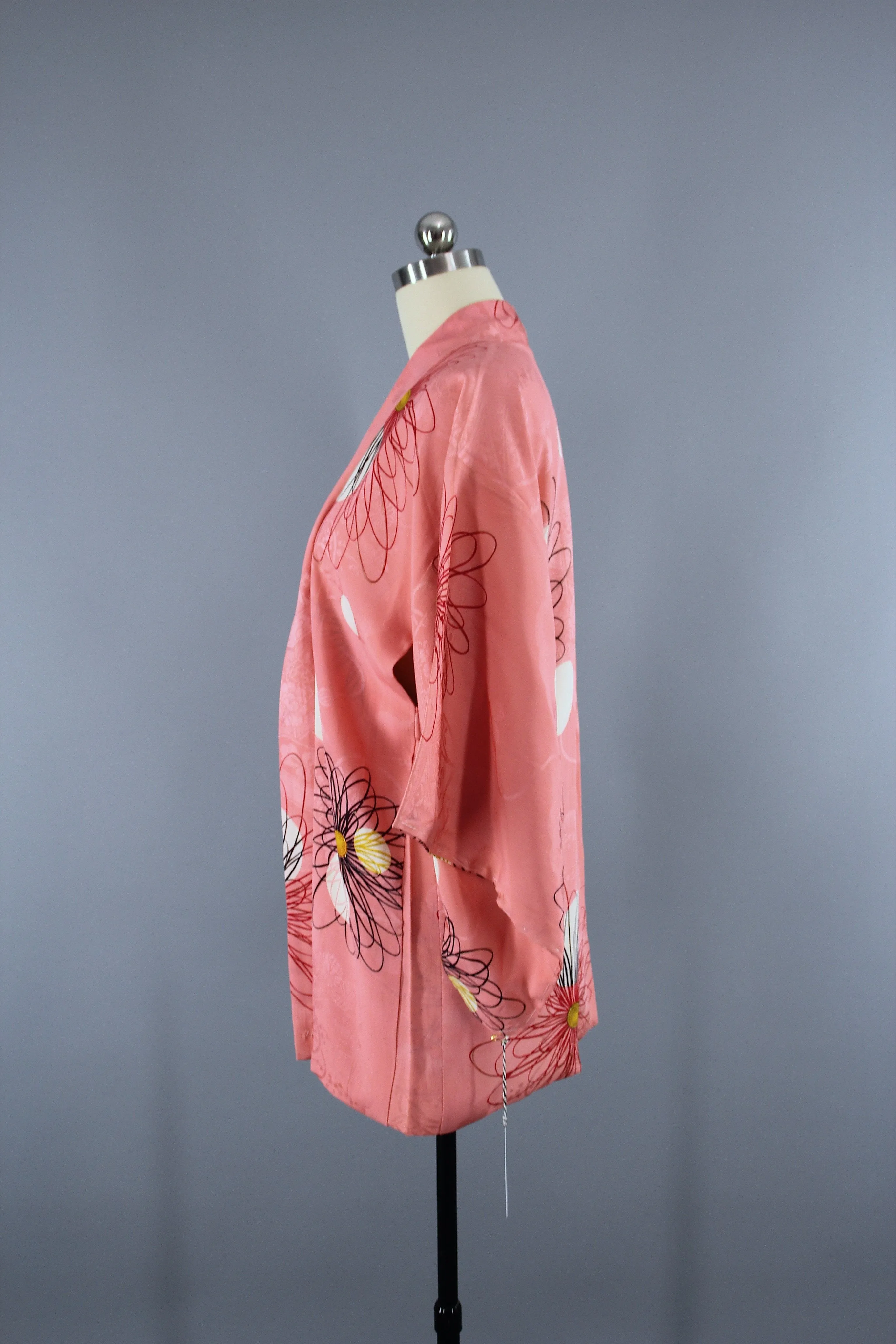 1960s Vintage Silk Haori Kimono Jacket Cardigan / Mod Pink Floral