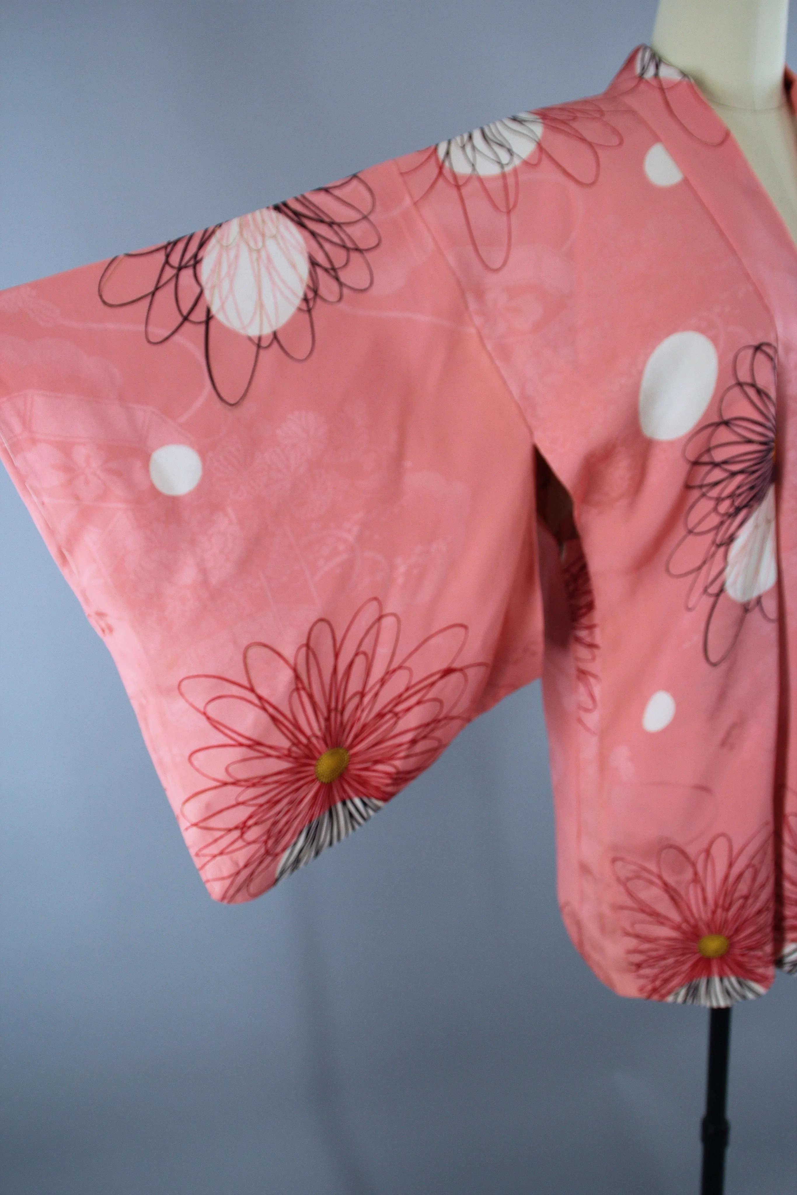 1960s Vintage Silk Haori Kimono Jacket Cardigan / Mod Pink Floral